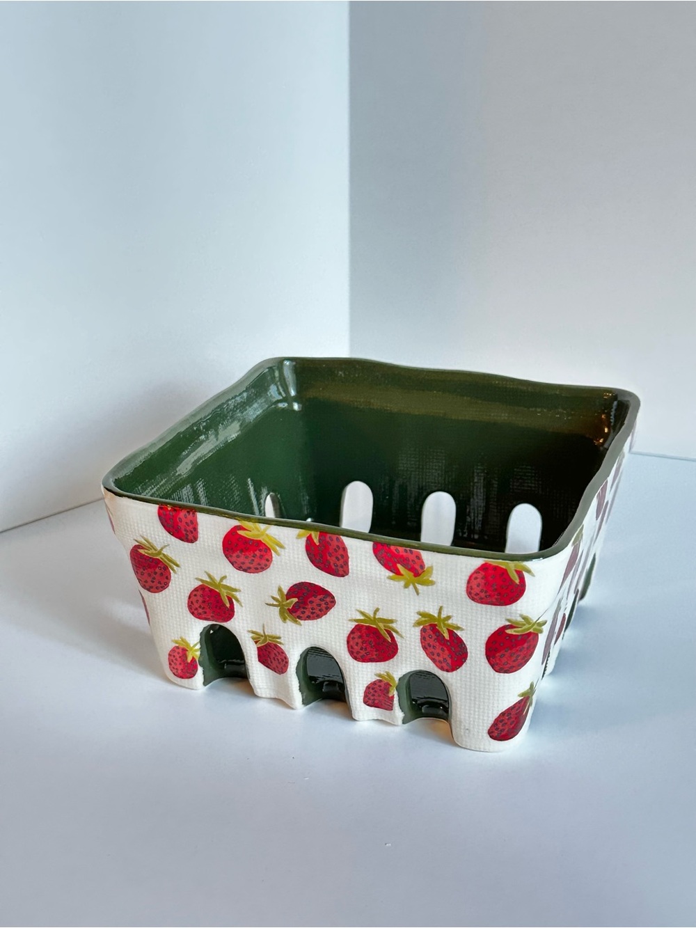 Anthropologie Berry Icon Basket- Large Strawberry - Picture 2 of 4
